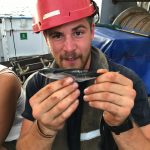 Poisson volant suicidaire Adrien a récupéré un poisson volant, mort sur le ponton