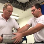 Le capitaine met la main à la pâte