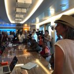 Maude Fontenoy devant les enfants