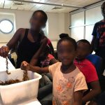Les enfants observent les Sargasses de près !