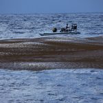 Les plongeurs se préparent à partir à la rencontre du radeau