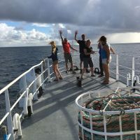 Le commandant et l'équipe vous salue !